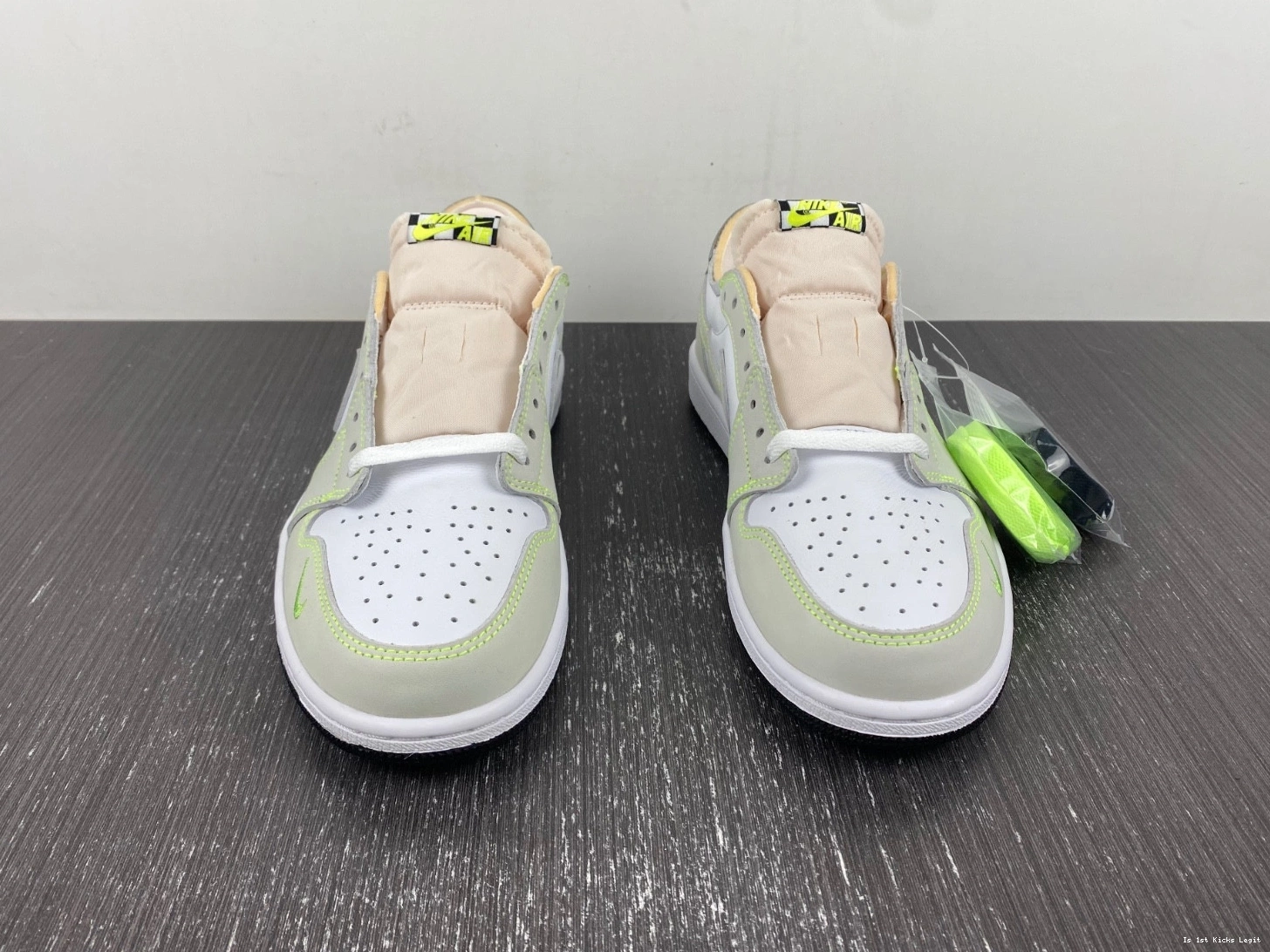  DM7837-103 Retro 1 Low Jordan Green Black White Ghost 1126